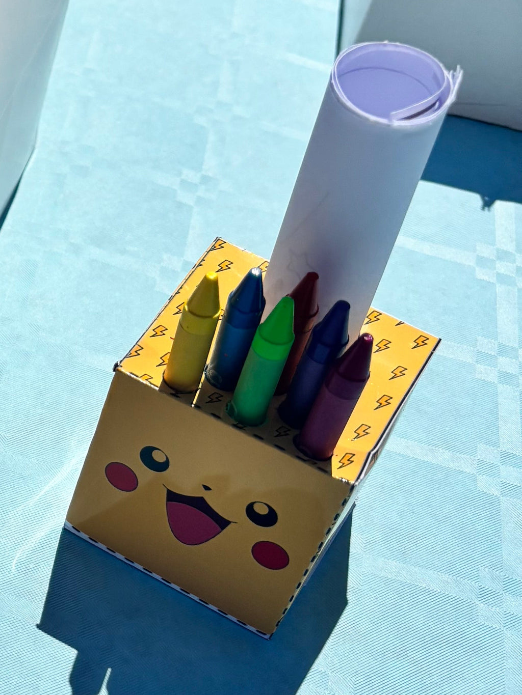 Cube d'activités (4 crayons et coloriages)