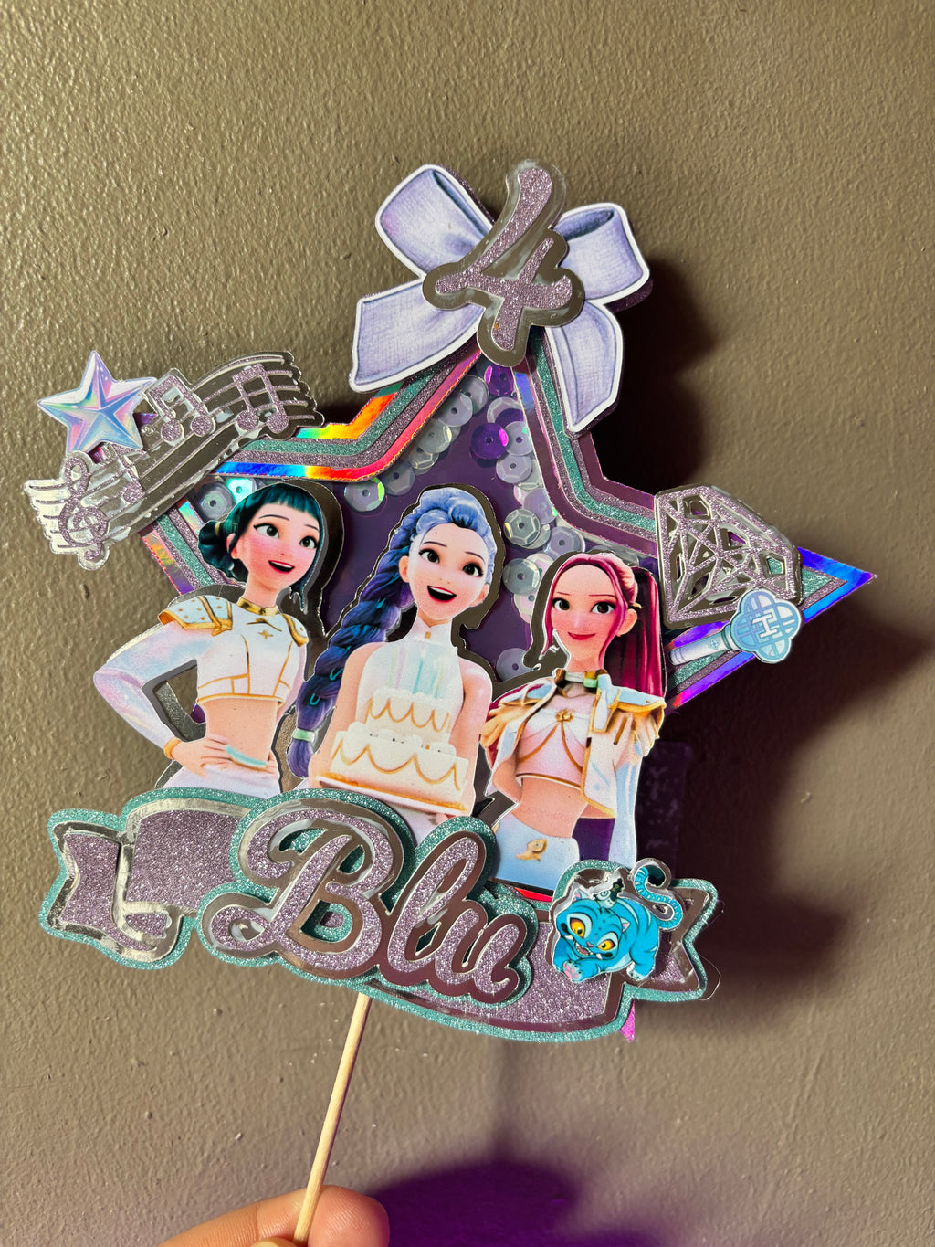 Cake Topper KPop et Nœud personnalisé – Décoration gâteau anniversaire
