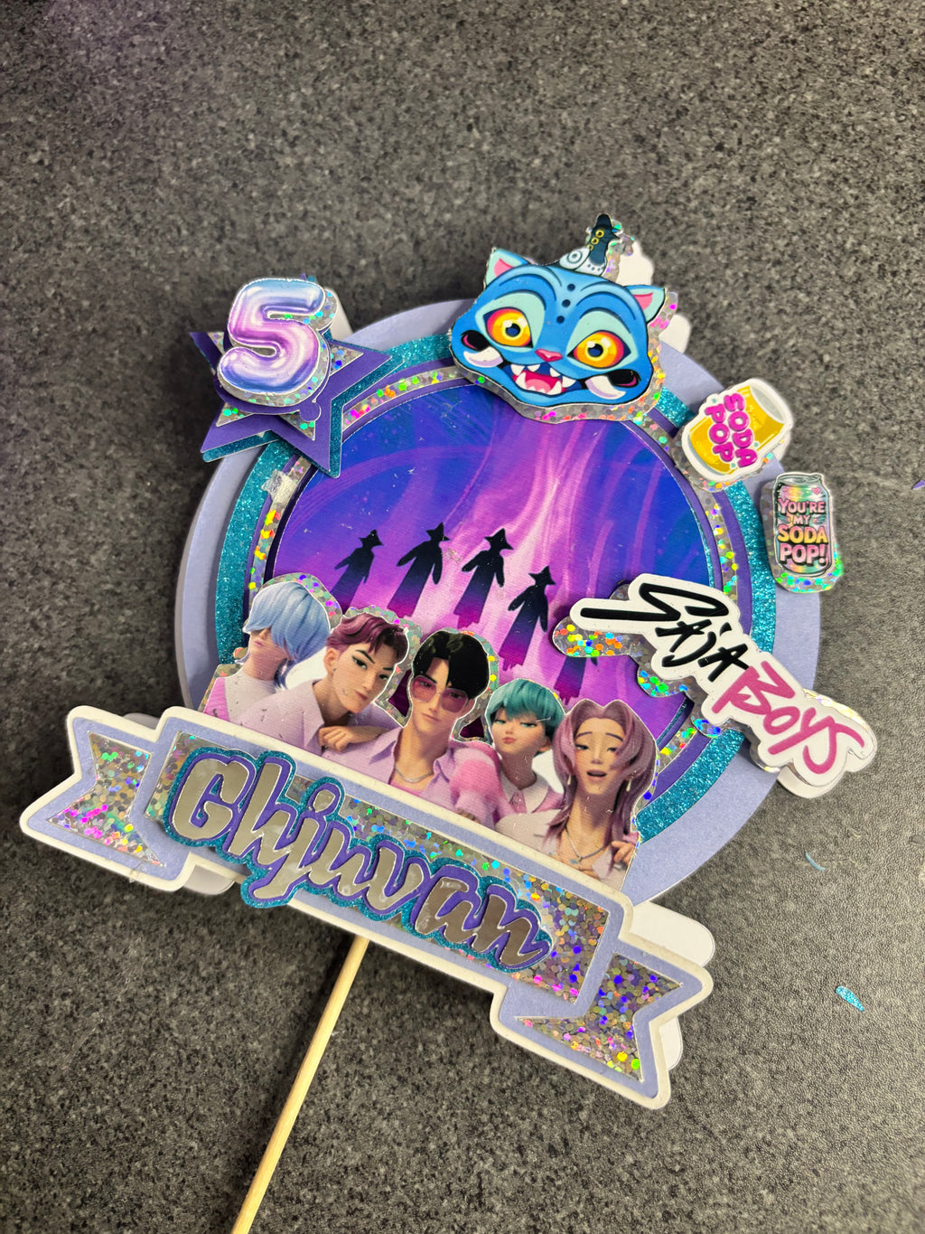 Cake Topper Saja Boyz personnalisé – KPop Demon Hunters